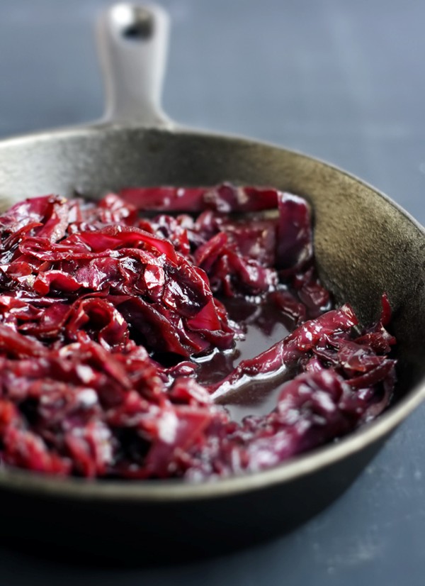 Braised cabbage in balsamic