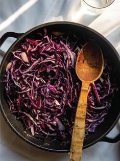 Braised cabbage with hazelnuts (Modra kapusta)