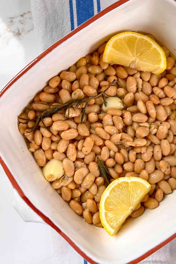 Braised canned beans