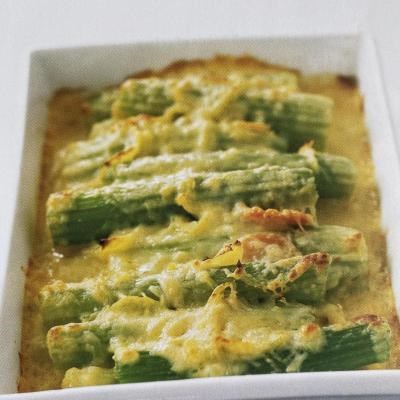 Braised celery with cheese and onion sauce
