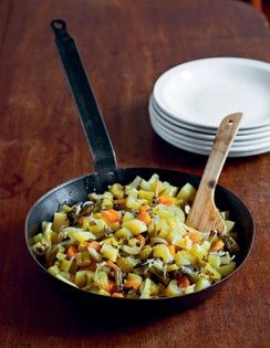 Braised celery (Zeytinyagli kereviz)
