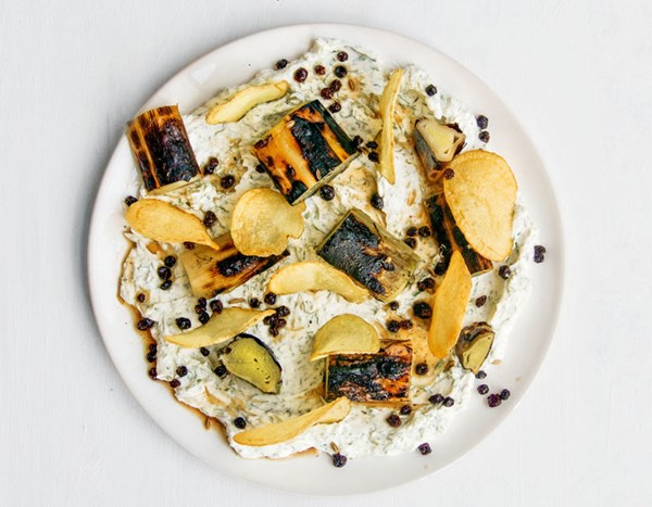 Braised charred leeks, dill labneh, potato crisps & pickled currants