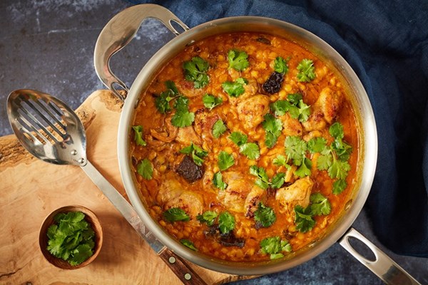  Braised chicken drumstick fillets with prunes and saffron