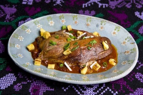 Braised chicken in spicy fruit sauce (Manchamanteles do pollo)