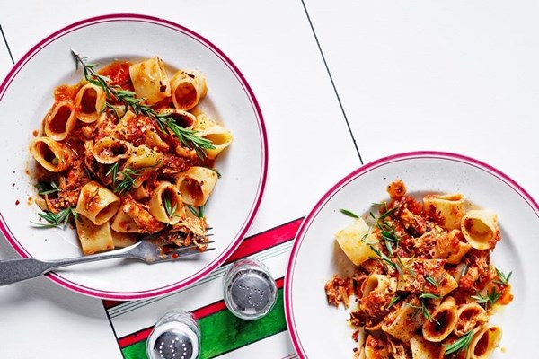 Braised chicken, rosemary & chilli pasta