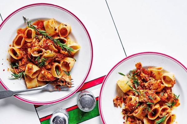 Braised chicken, rosemary and chilli pasta