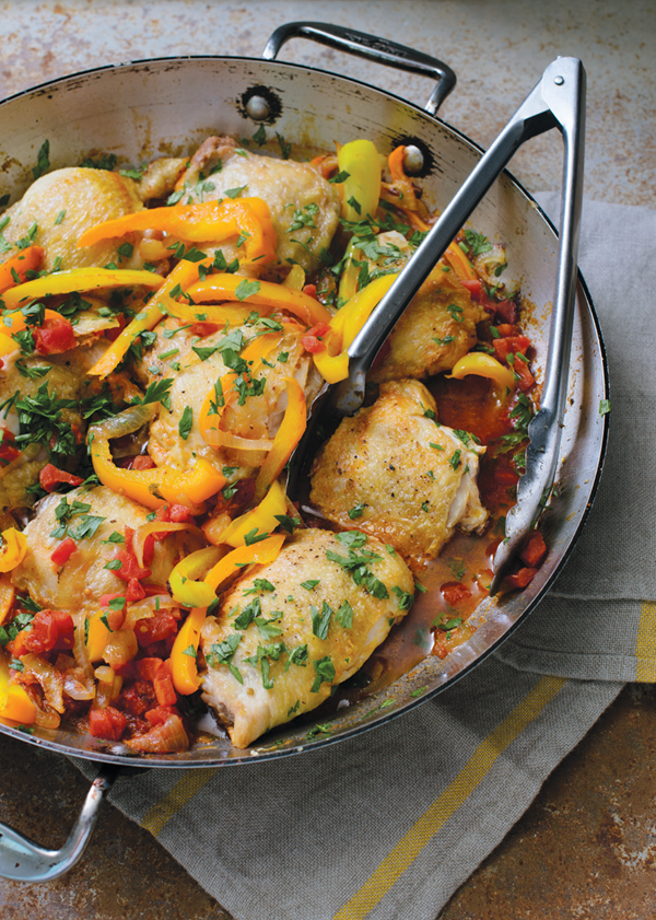 Braised chicken thighs and sweet bell peppers