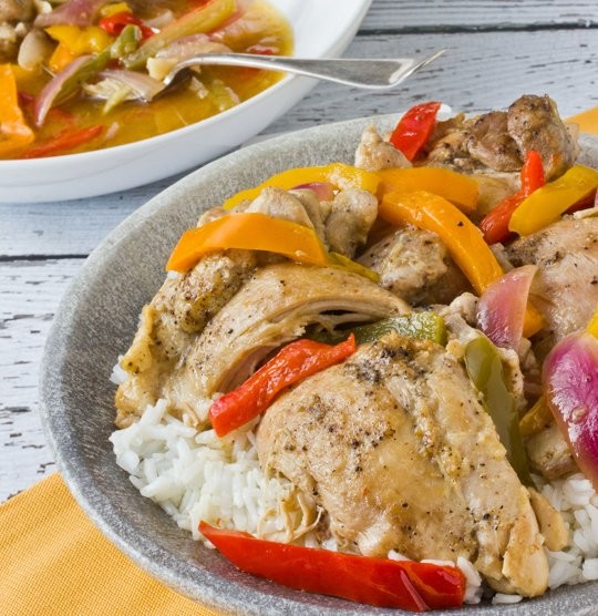 Braised chicken thighs with bell peppers and onions