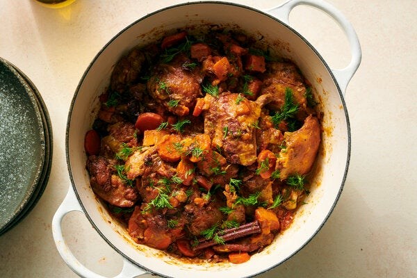 Braised chicken thighs with sweet potatoes and dates