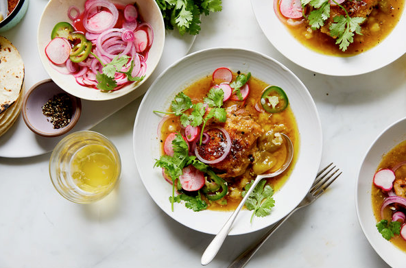 Braised chicken thighs with tomatillos