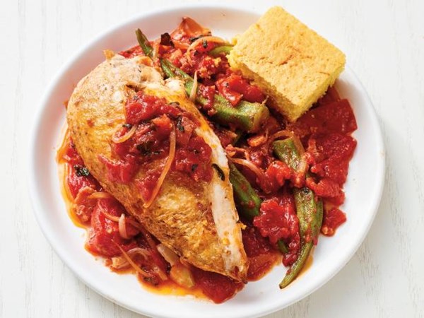 Braised chicken with okra and tomatoes
