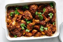 Braised chicken with tomato and potatoes 