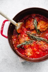 Braised chicken with tomatoes and rosemary (Pollo in potacchio)