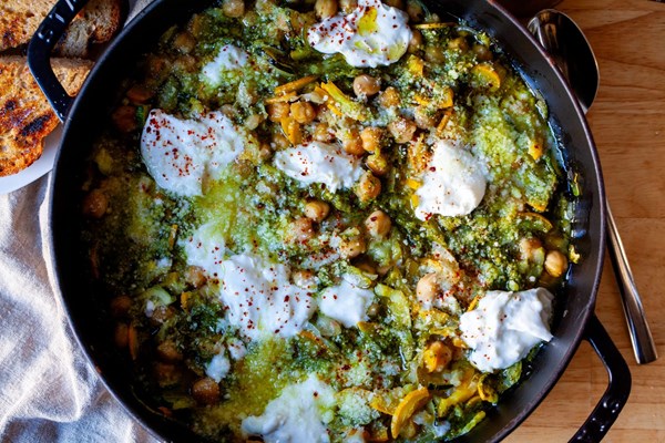 Braised chickpeas with zucchini and pesto
