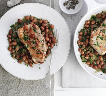 Braised chops with borlotti beans and wine