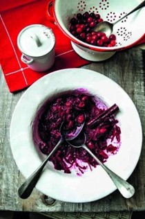 Braised Christmas cranberries and red cabbage