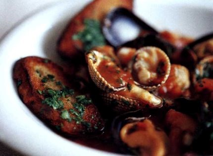 Braised cockles and mussels with parsley fried bread