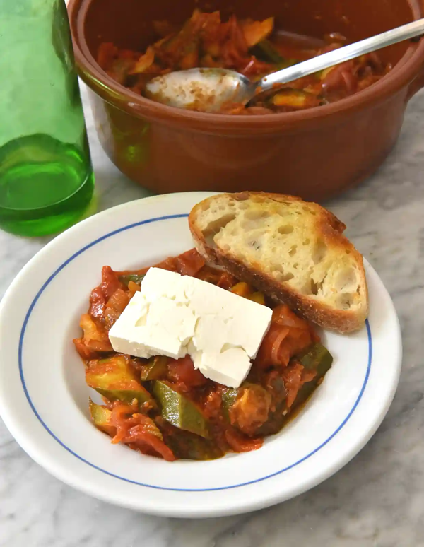 Braised courgettes, tomato and onion, with garlic toast