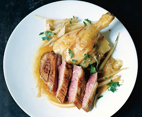 Braised duck legs and sautéed duck breast (Canette en deux cuissons)