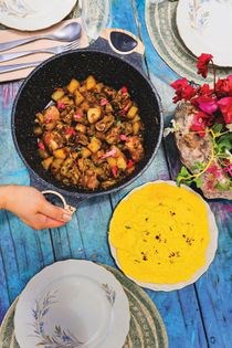 Braised green papaya stew (Papaya stoba)