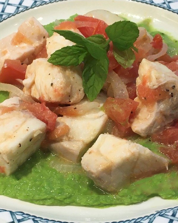 Braised grouper over sweet pea puree (Cernia in umido con purè di piselli / Cerna a spizzatinu ccô maccu ri pisedda)