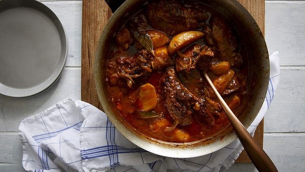 Braised lamb neck with white wine, tomato and oregano