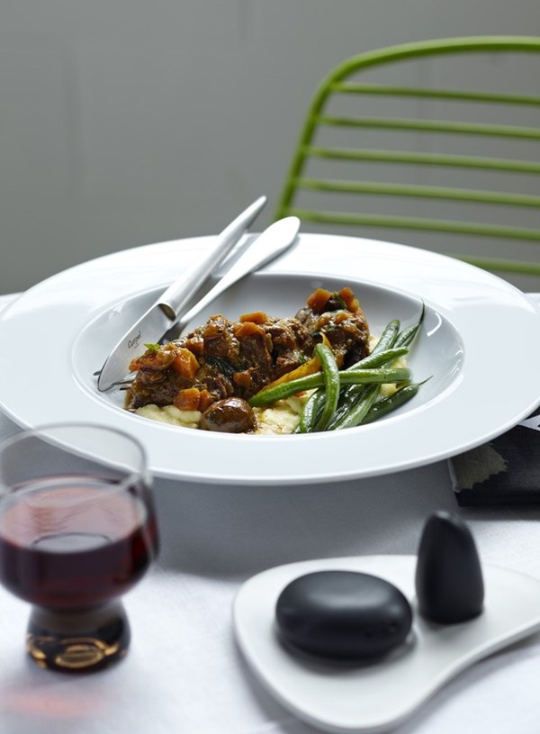 Braised lamb with olives (Agnello alle olive)