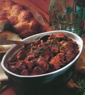 Braised lamb with tomato sauce