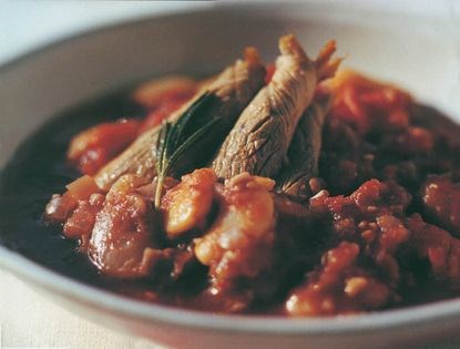 Braised lamb with white beans (Agneau aux haricots blancs)