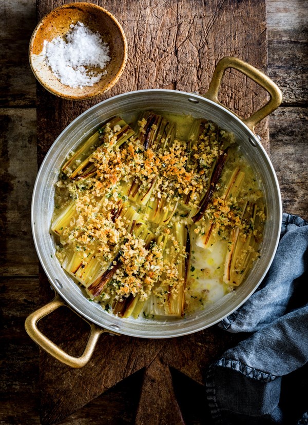 Braised leeks with sourdough crumb