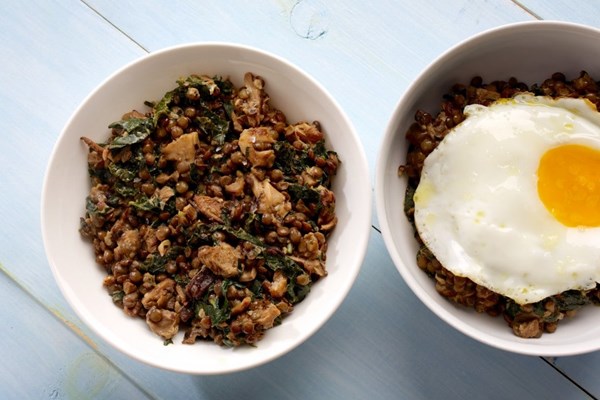 Braised lentils with mushrooms and kale