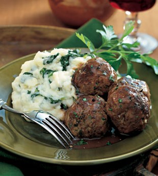 Braised meatballs in red-wine gravy