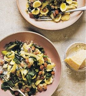 Braised mixed summer greens, fennel & beans with pasta