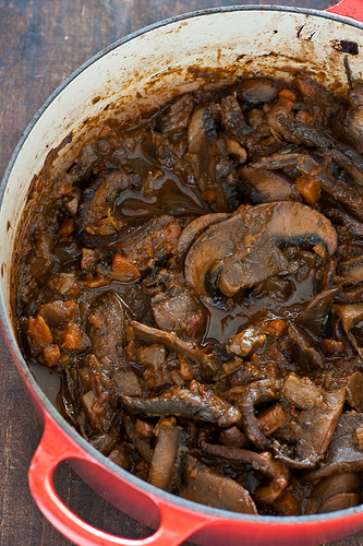 Braised mushrooms or mushroom ragu