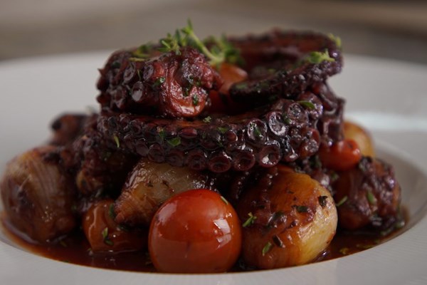 Braised octopus with olives (Ktapodi mageirefto me elies)