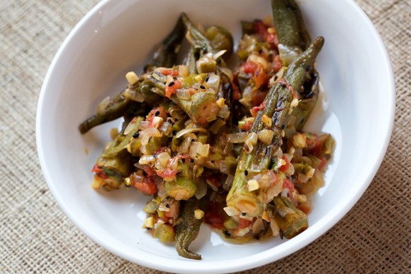 Braised okra with tomatoes, peppers and spices