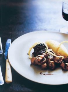 Braised ox cheeks in red wine with mash and bacon