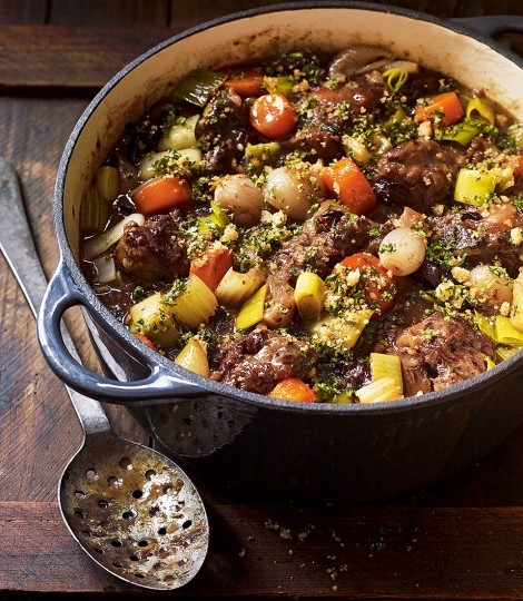 Braised oxtail with red wine and prunes
