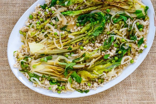 Braised peas and lettuce with barley