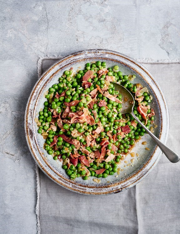 Braised peas with jamón