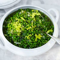 Braised peas with scallions and lettuce