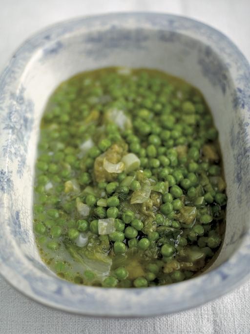 Braised peas with spring onions & lettuce