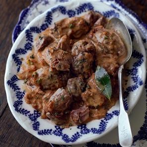 Braised pig's cheeks with caramelised leeks