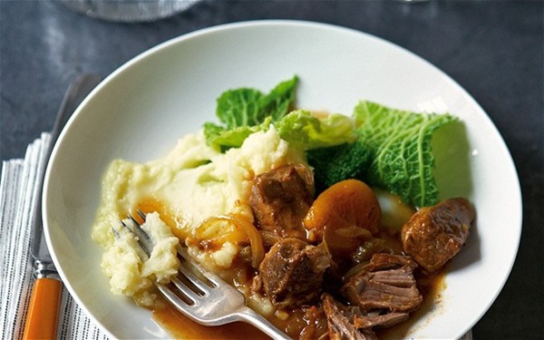 Braised pork with apricots, ginger and lemon thyme