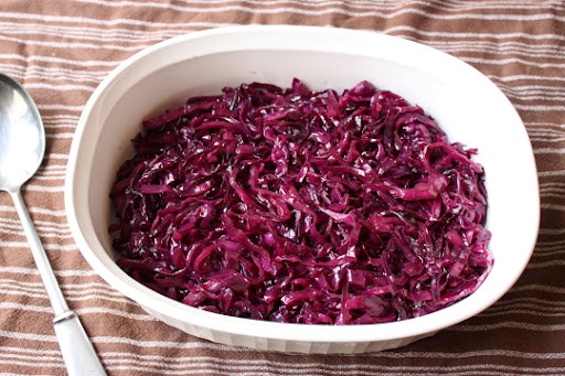 Braised red cabbage
