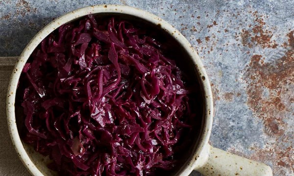 Braised red cabbage