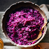 Braised red cabbage