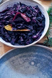 Braised red cabbage