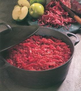 Braised red cabbage