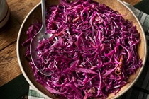 Braised red cabbage with apples and bacon